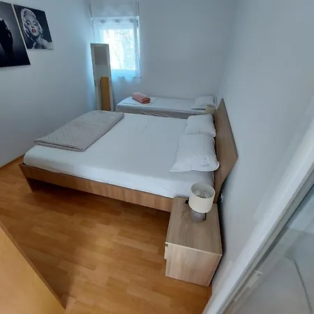 Viki Apartment *