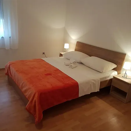 Apartment Viki *