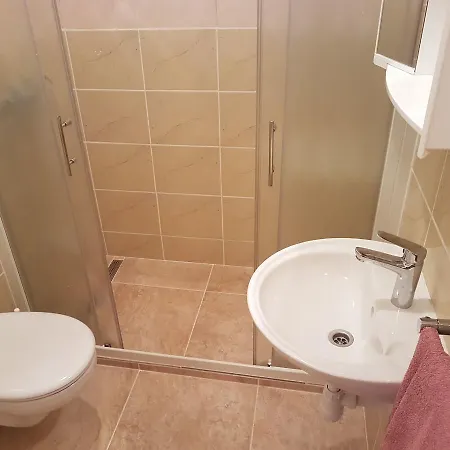 Viki Apartment *